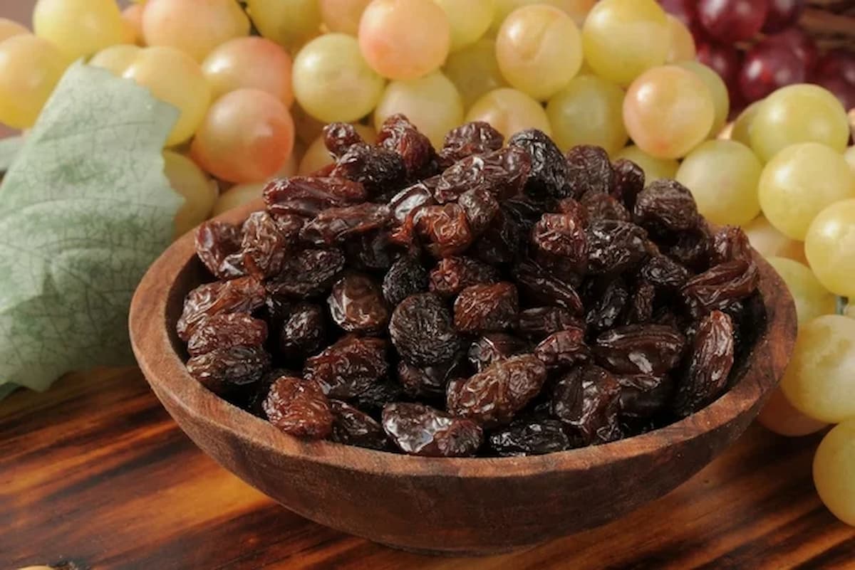 Uvas passas e peso: aliadas ou vilãs da sua dieta? 