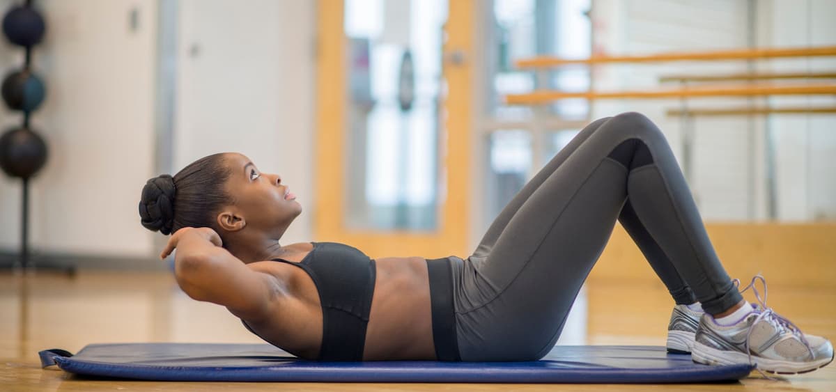 5 exercícios para perder a barriga em casa e cumprir as metas de ano novo 