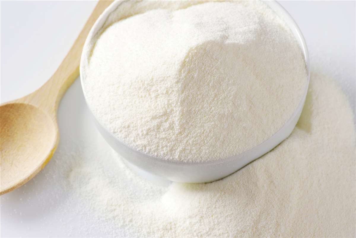 Leite em pó é realmente saudável? Nutri explica os prós e contras 