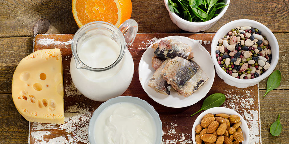 12 alimentos ricos em cálcio para ter ossos fortes após os 40 anos 