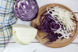 cortes de repolho roxo e repolho branco